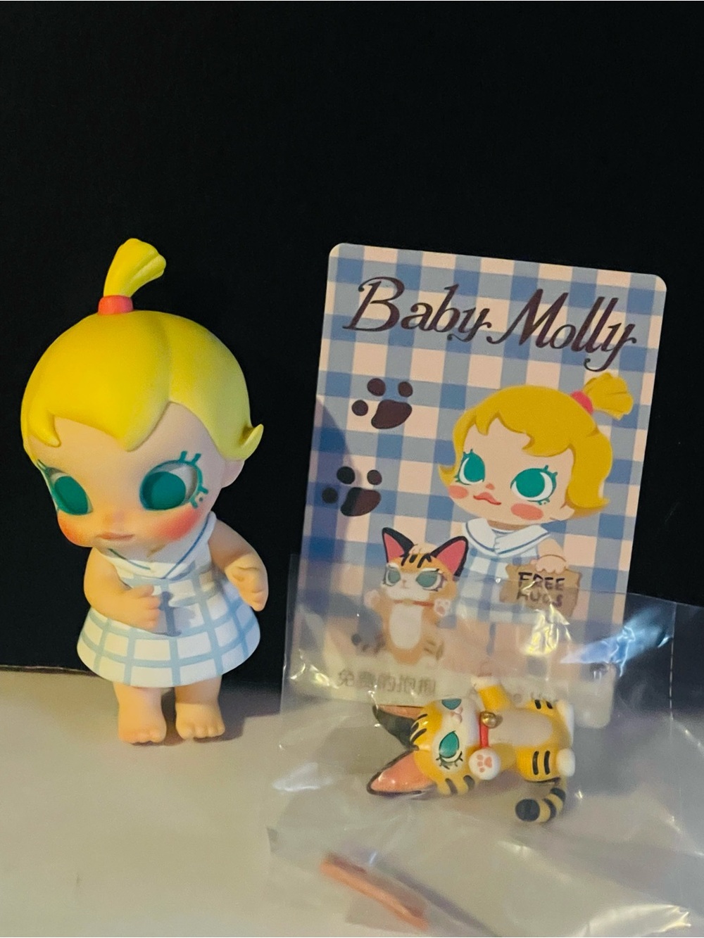 Baby Molly Vinyl Figure with Tabby Cat Accessory - Yellow & Teal